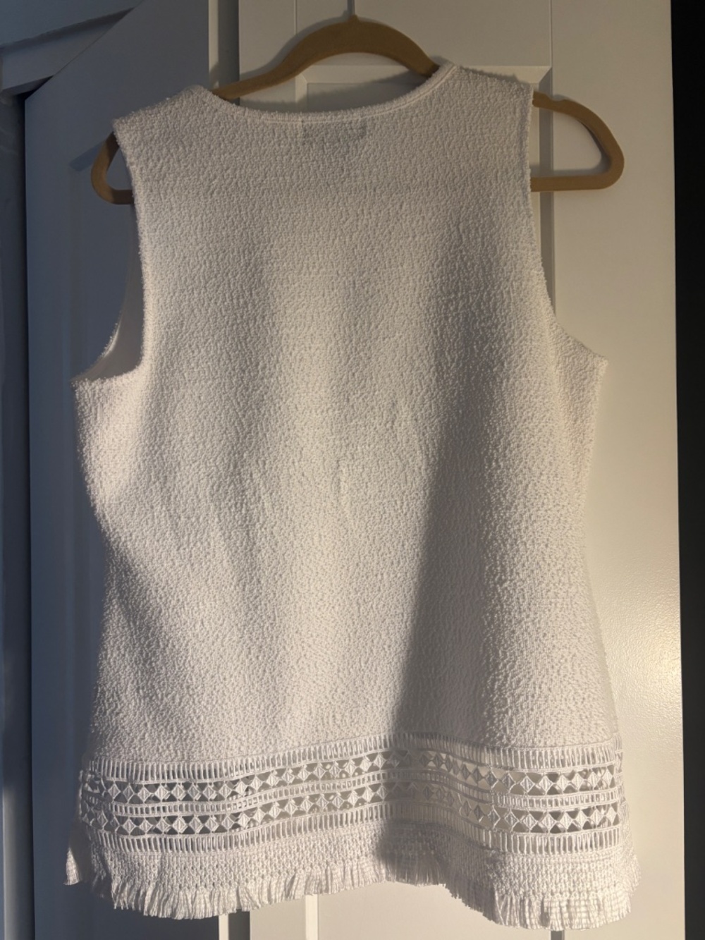 Sleeveless Too - Picture 4 of 4